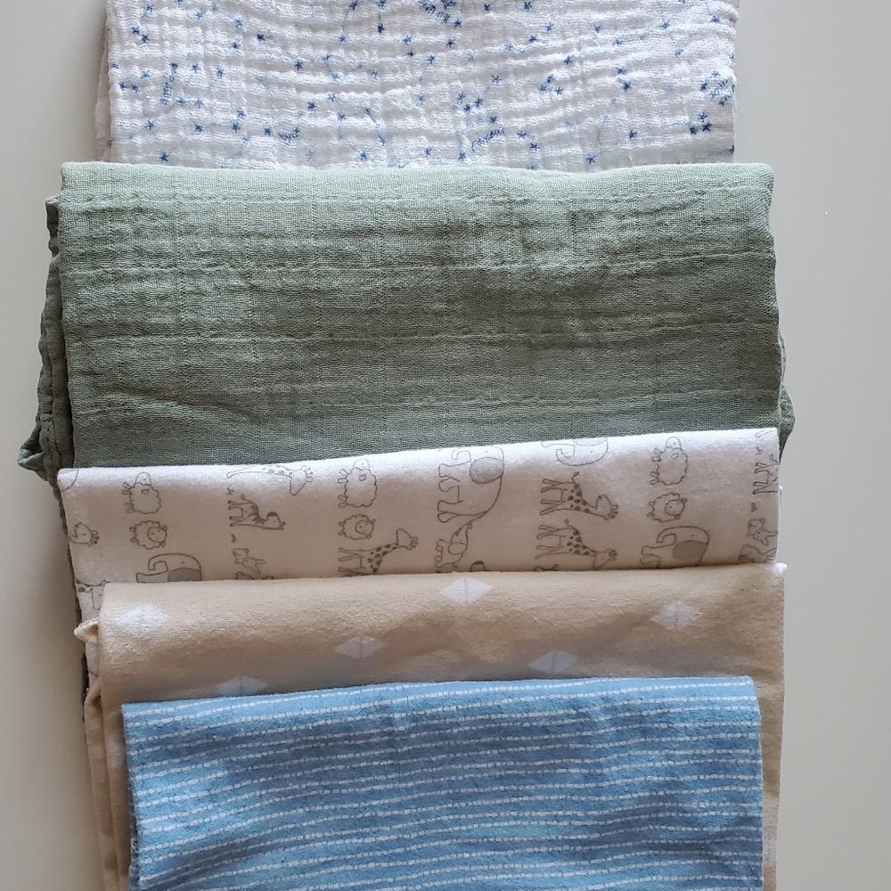 BLANKETS - Picture 6 of 7
